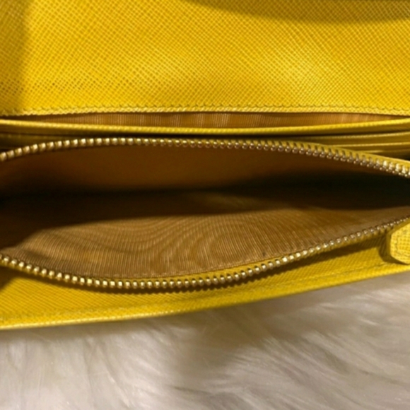 PRADA LONG WALLET ON CHAIN⛓| LEMON YELLOW | Very GOOD CONDITION - Picture 4 of 13